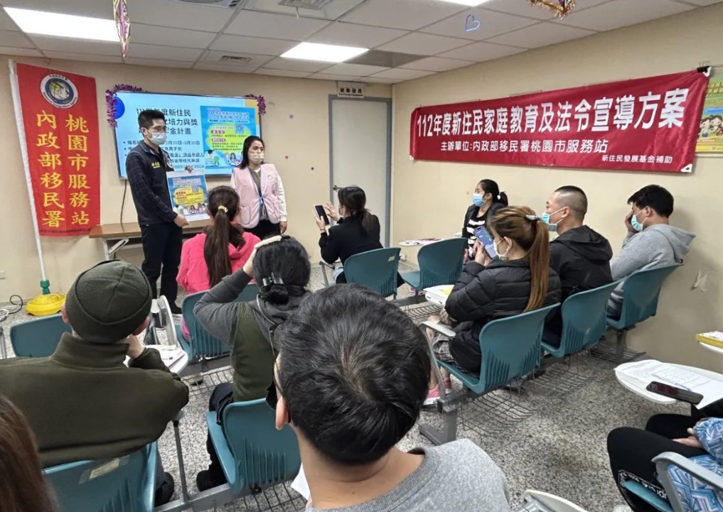 Sở Di dân Đào Viên mời thông dịch viên Việt Nam chia sẻ kinh nghiệm thi chứng chỉ và xin học bổng dành cho tân di dân 